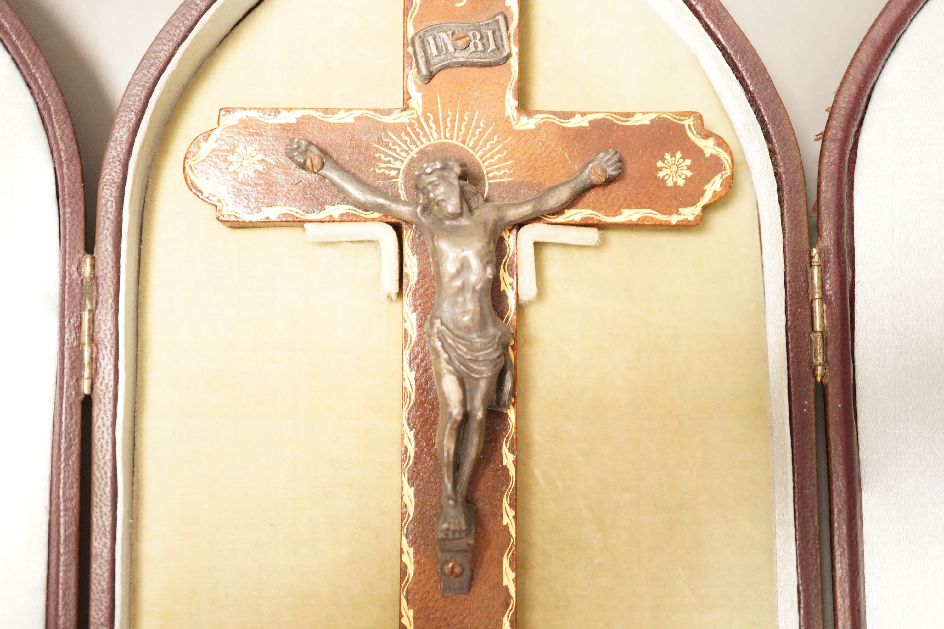A Morocco leather in fitted case. Cross measurement 16.5cm